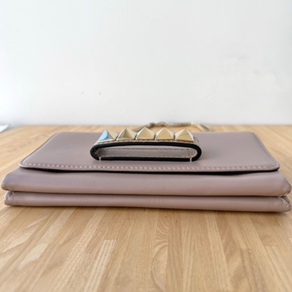 Valentino Garavani Va Va Voom Clutch Bag in Pastel Pink Leather - Picture 4 of 11